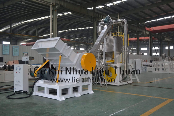 Hệ thống dây chuyền sản xuất hạt nhựa được kết nối chặt chẽ, giúp tối ưu hóa năng suất