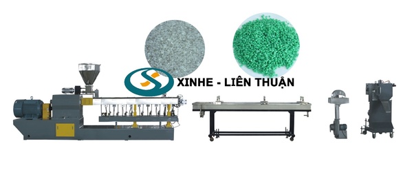 Máy tạo hạt nhựa Liên Thuận với giao diện điều khiển trực quan, vận hành tự động theo lập trình sẵn