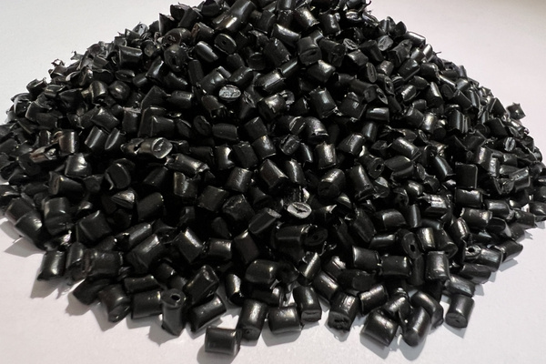 Hạt nhựa tái sinh HDPE ứng dụng rộng rãi trong sản xuất bao bì, đồ chơi và chi tiết công nghiệp